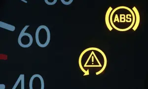Gelbe Kontrollleuchten Symbole: ABS-Leuchte und Warnleuchte mit Ausrufezeichen im Kreis.
