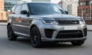 Grauer Range Rover Sport, bereit für Ihr nächstes Abenteuer. Erleben Sie Luxus und Leistung – jetzt Range Rover Sport mieten!