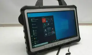 Robustes jlr topix-Tablet mit Griff und Stift, bereit für den Einsatz.