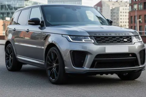 Grauer Range Rover Sport, bereit für Ihr nächstes Abenteuer. Erleben Sie Luxus und Leistung – jetzt Range Rover Sport mieten!