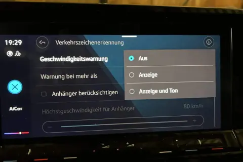 VW Geschwindigkeitswarnung deaktivieren: Im Menü "Verkehrszeichenerkennung" ist die Geschwindigkeitswarnung auf "Aus" gestellt.