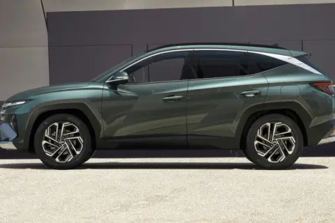 Der neue Hyundai Tucson in einem eleganten Grünton, bereit für die Straße. Wann kommt er endlich?