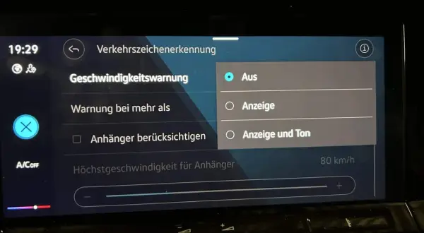 VW Geschwindigkeitswarnung deaktivieren: Im Menü "Verkehrszeichenerkennung" ist die Geschwindigkeitswarnung auf "Aus" gestellt.