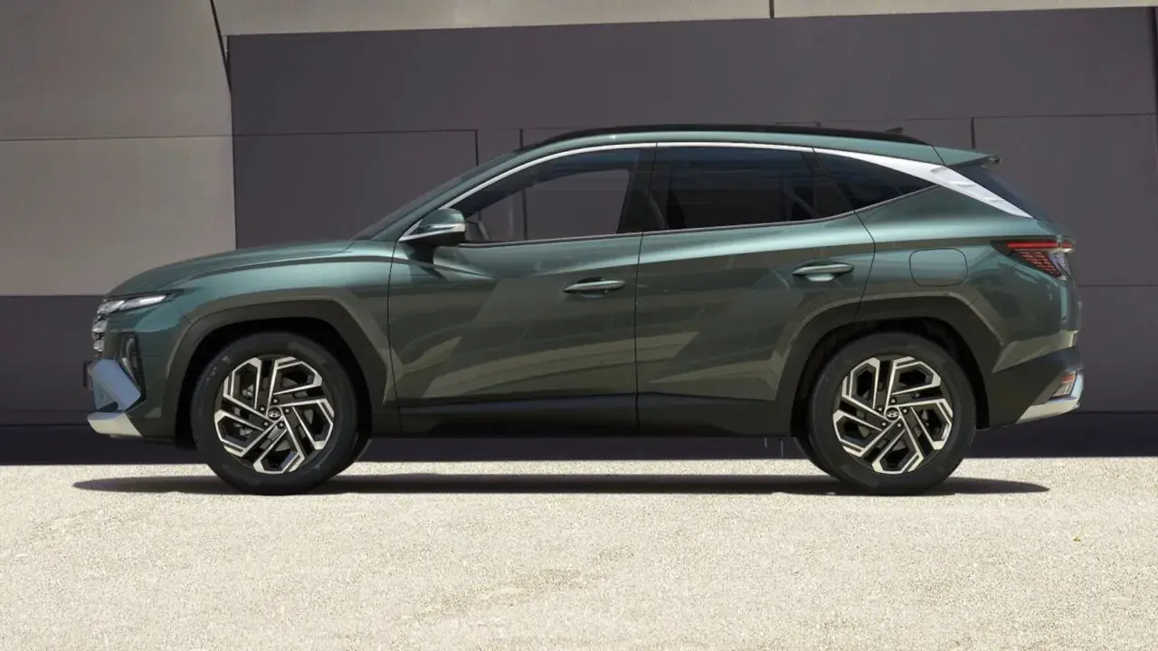 Der neue Hyundai Tucson in einem eleganten Grünton, bereit für die Straße. Wann kommt er endlich?