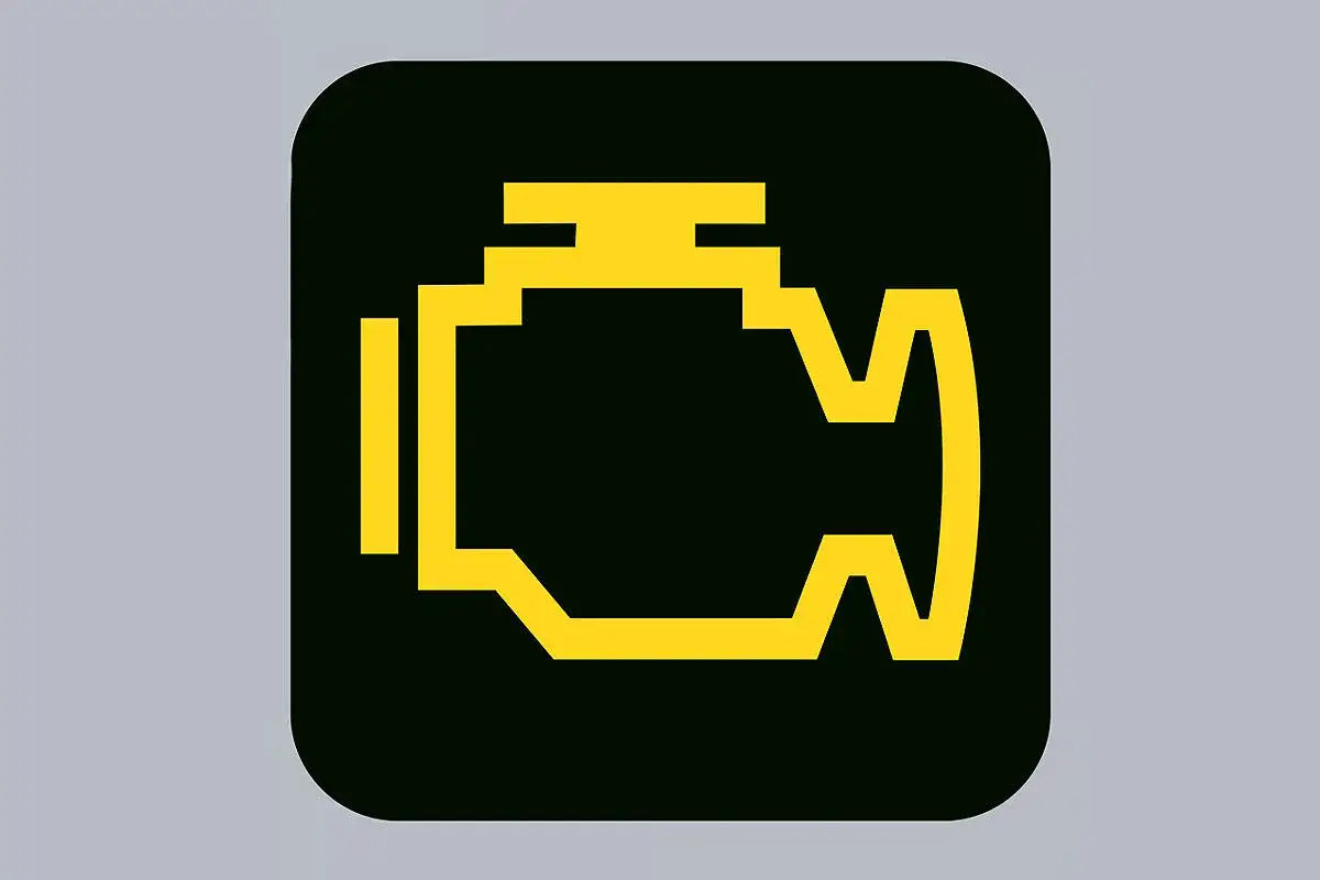 Gelbe Motorkontrollleuchte im Mercedes-Symbol. Ein Hinweis, dass etwas mit dem Motor nicht stimmt.