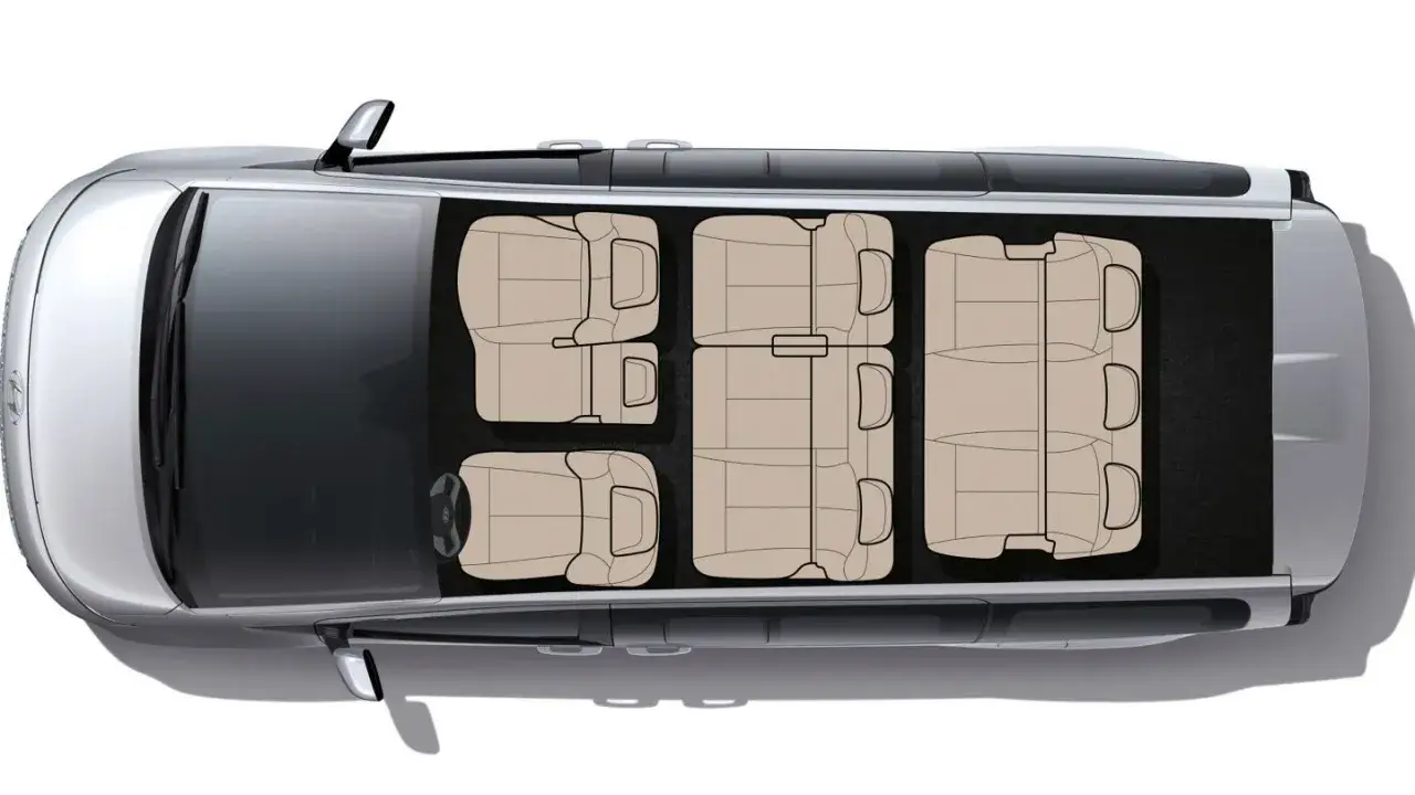 Der Hyundai Staria Innenraum bietet flexible Sitzkonfigurationen für bis zu 7 Personen.
