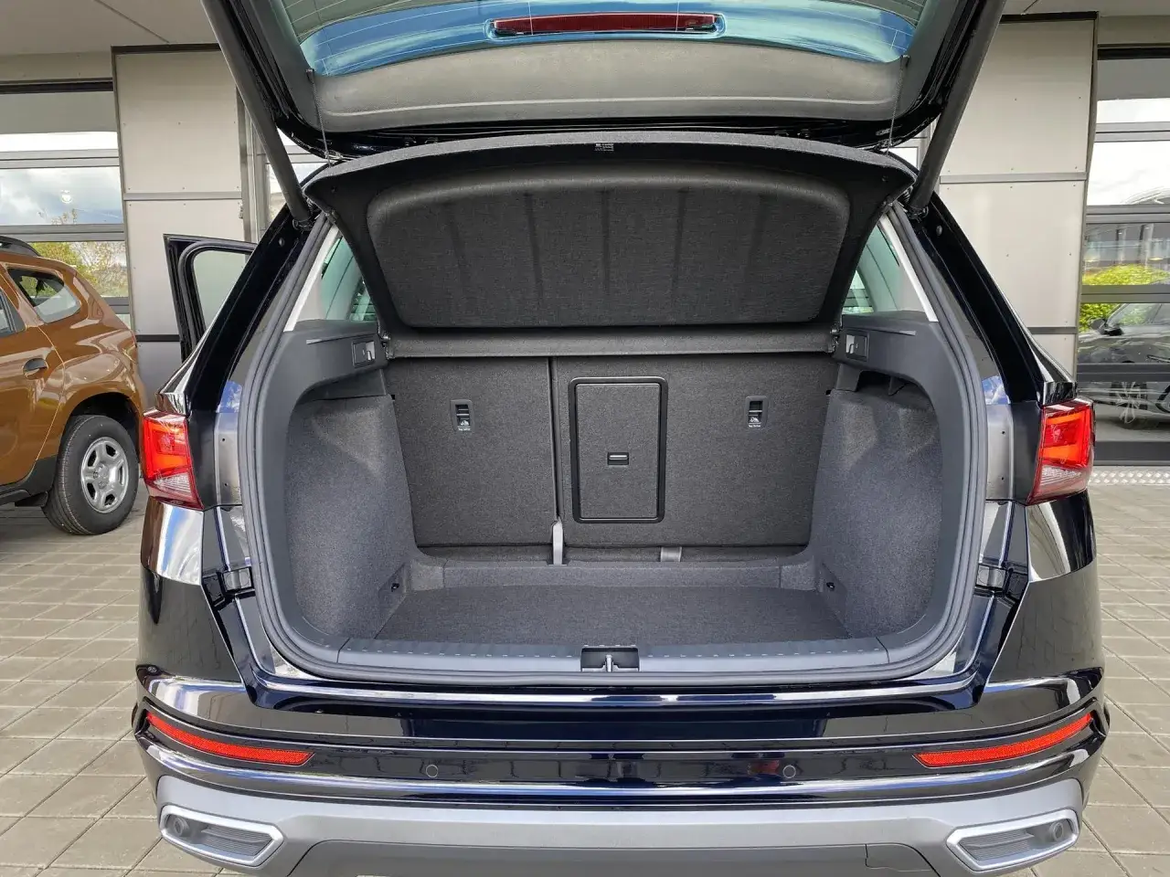 Der Kofferraum des Seat Ateca ist leer und bereit für den nächsten Test. Viel Platz für Gepäck!